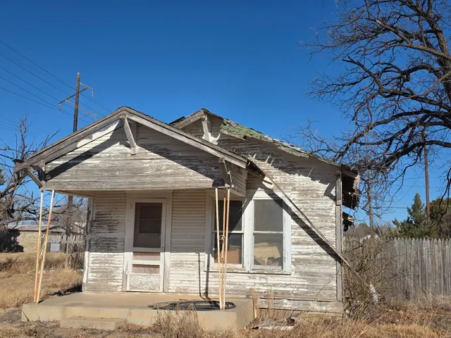 Photo 6 — 322 W Tennessee Street, Floydada, TX 79235