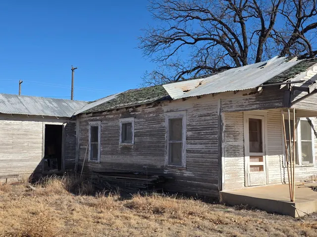 Photo 7 — 322 W Tennessee Street, Floydada, TX 79235