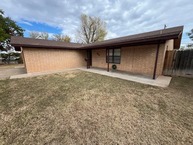 Photo 3 — 1312 Yonkers Street, Plainview, TX 79072