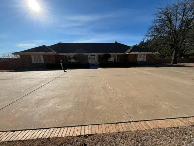 Front exterior — 7209 U.S. 70, Plainview, TX 79072