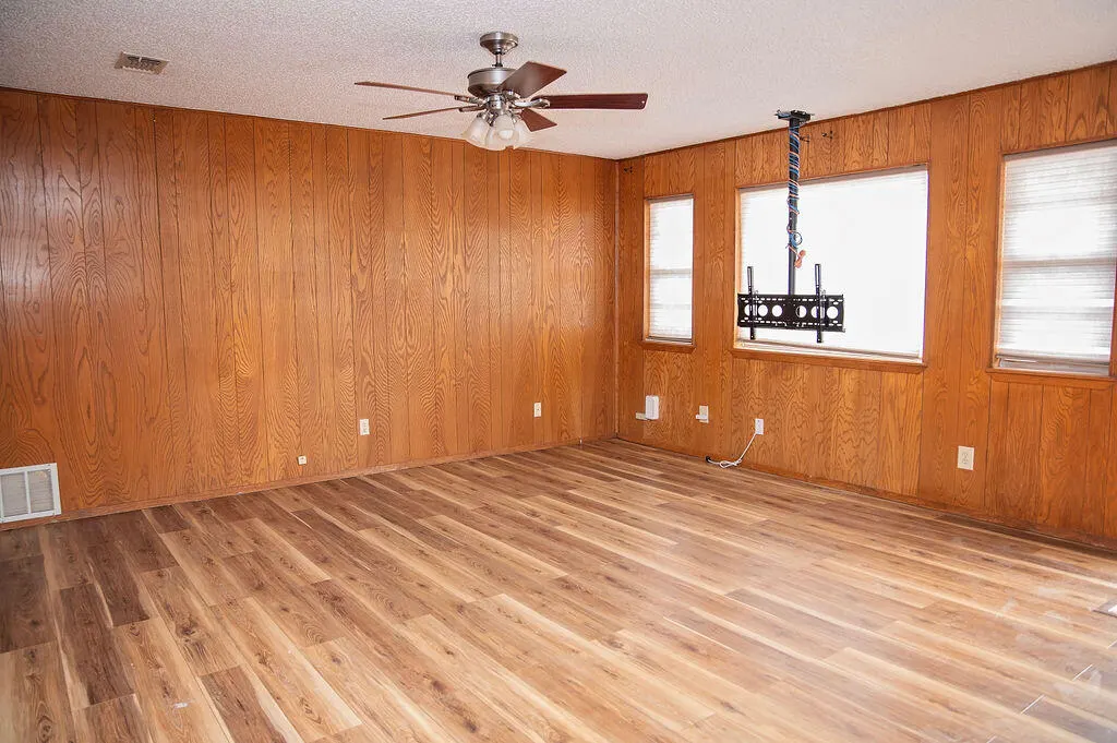 Photo 4 — 520 W 8th Street, Denver City, TX 79323