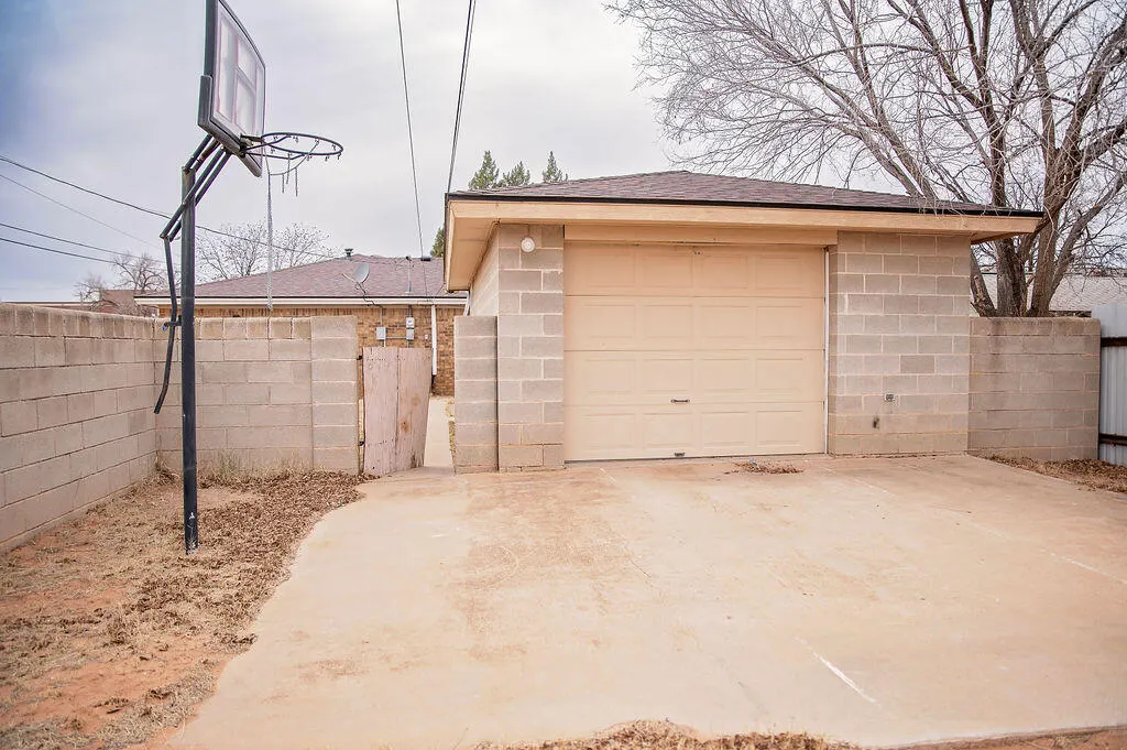 Photo 23 — 520 W 8th Street, Denver City, TX 79323