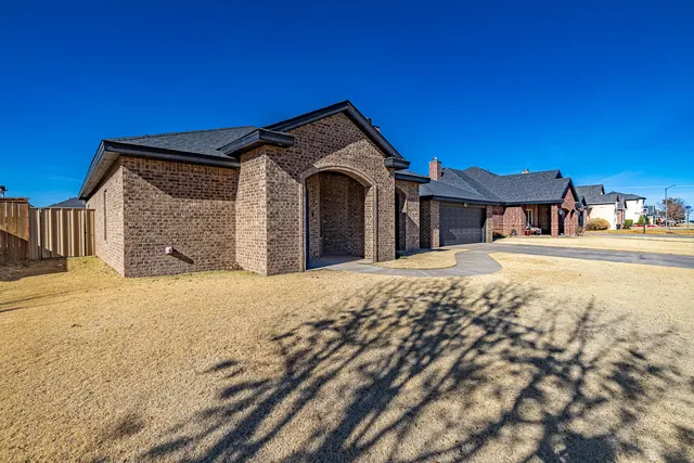 Photo 3 — 527 Avenue T, Shallowater, TX 79363