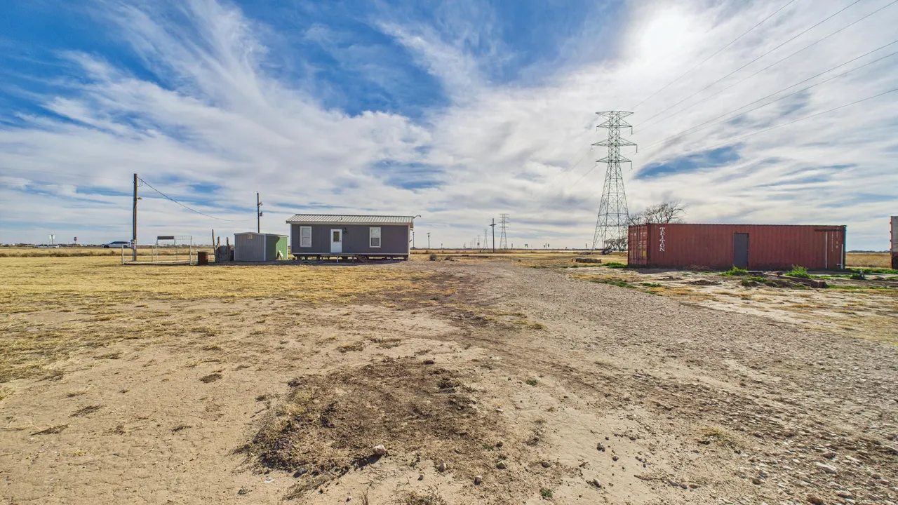 Photo 2 — 5706 E County Road 6300, Lubbock, TX 79403