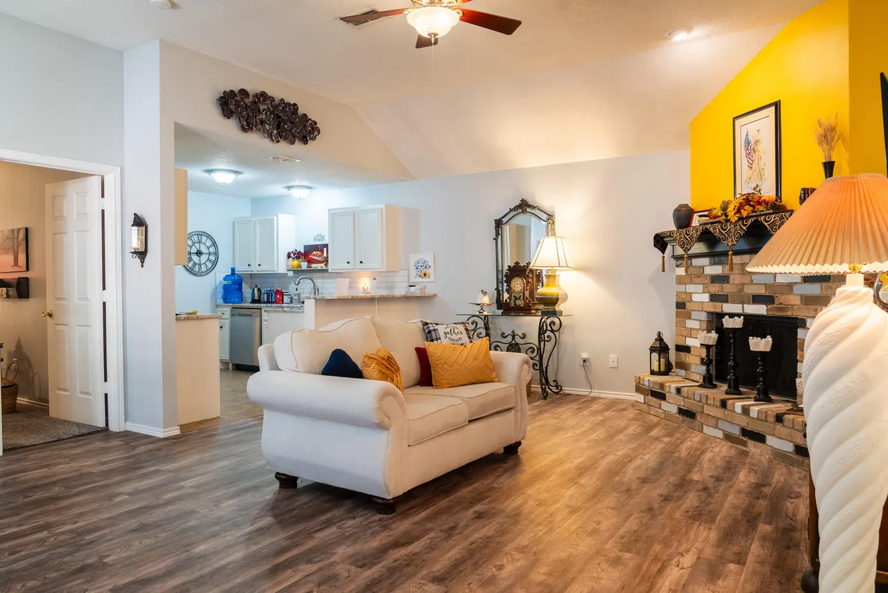 Photo 2 — 728 9th Street, Wolfforth, TX 79382