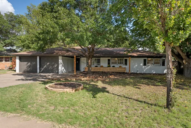 Photo 2 — 6013 Oxford Avenue, Lubbock, TX 79413