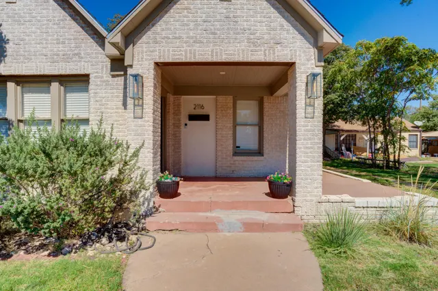Photo 3 — 2116 25th Street, Lubbock, TX 79411