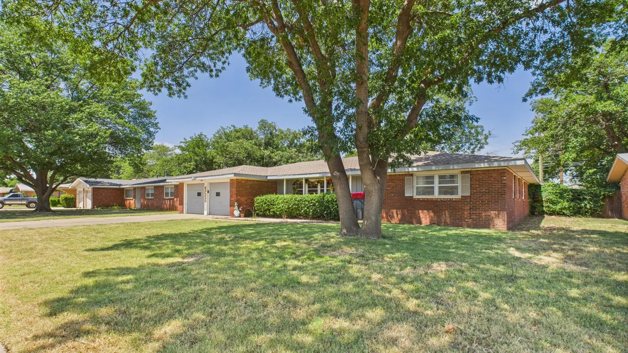 Photo 4 — 2118 55th Street, Lubbock, TX 79412