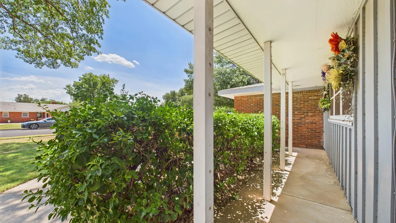 Photo 8 — 2118 55th Street, Lubbock, TX 79412