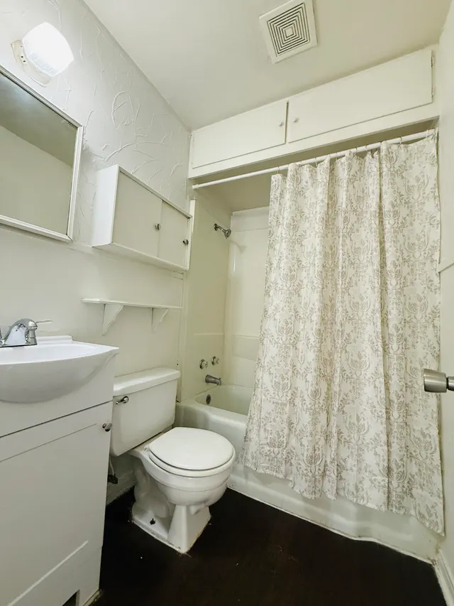 Photo 8 — 2008 36th Street, Lubbock, TX 79412