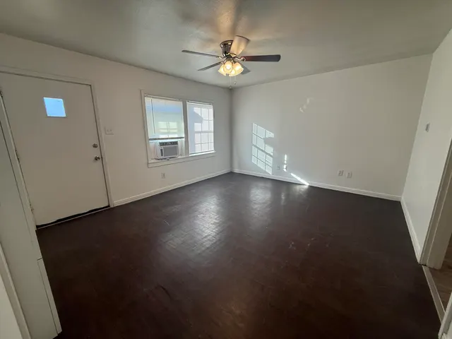 Photo 4 — 2008 36th Street, Lubbock, TX 79412