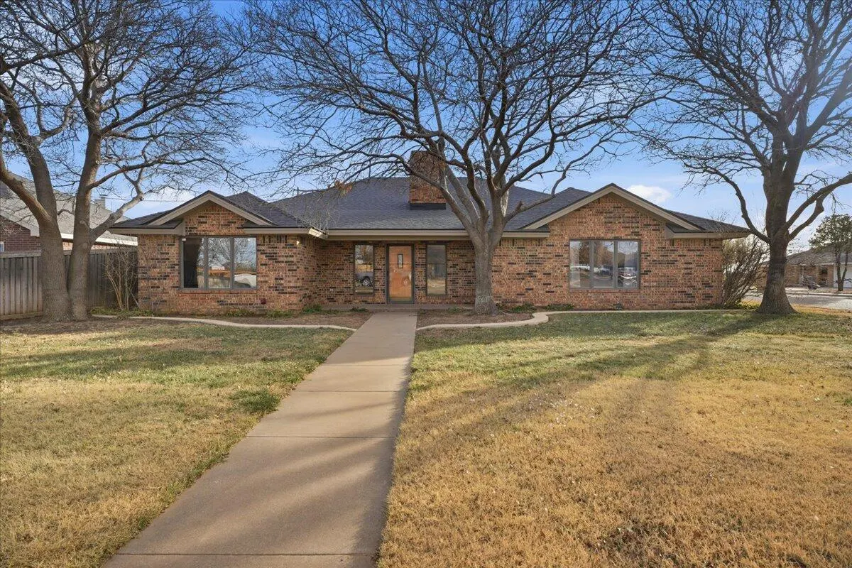Front exterior — 1102 Poplar Street, Levelland, TX 79336