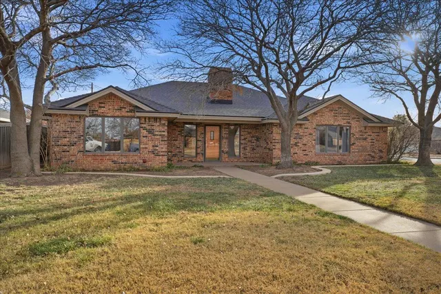 Photo 3 — 1102 Poplar Street, Levelland, TX 79336