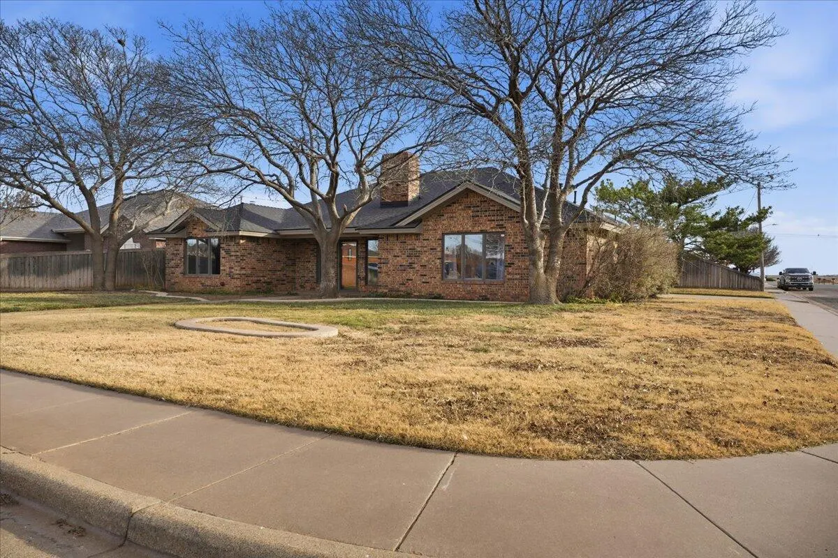 Photo 2 — 1102 Poplar Street, Levelland, TX 79336