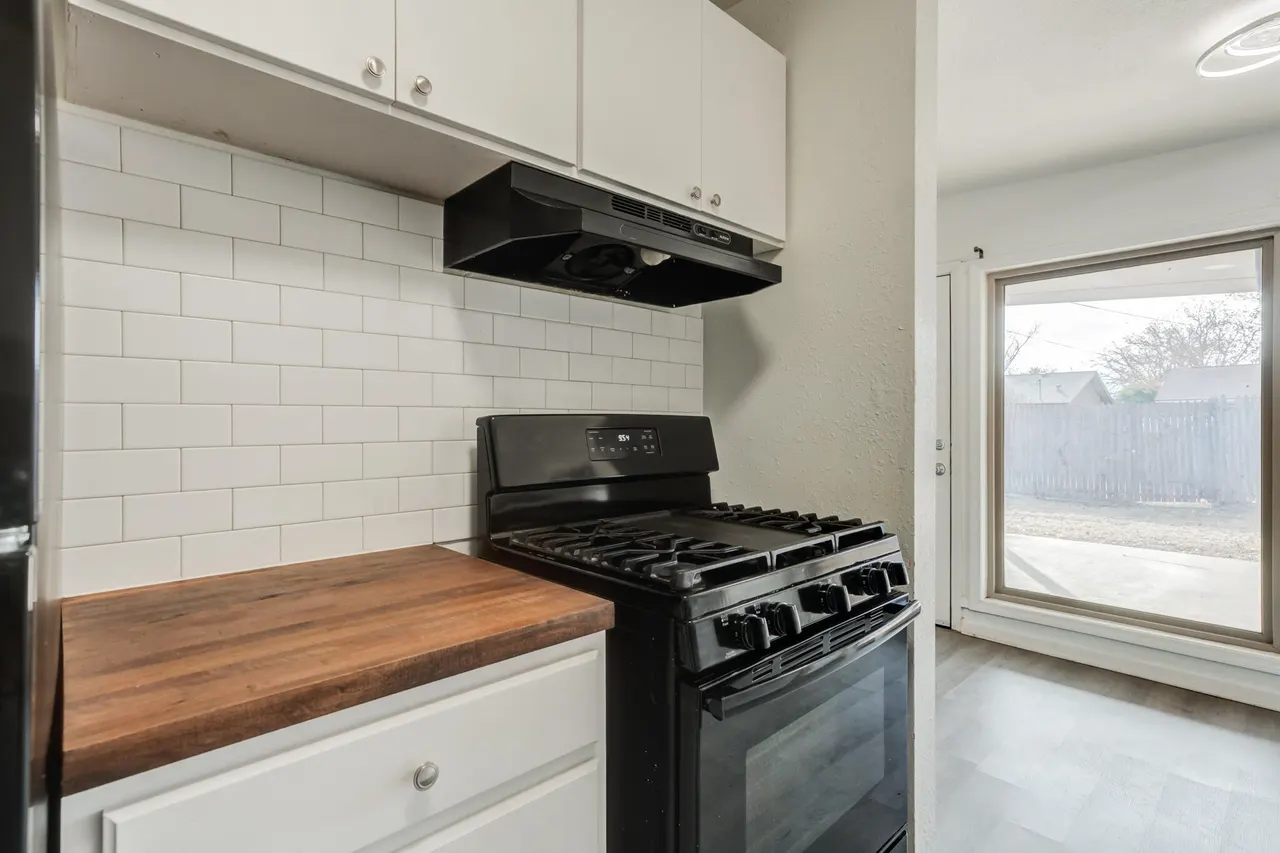 Photo 4 — 2803 66th Street, Lubbock, TX 79413