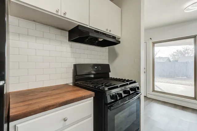 Photo 4 — 2803 66th Street, Lubbock, TX 79413