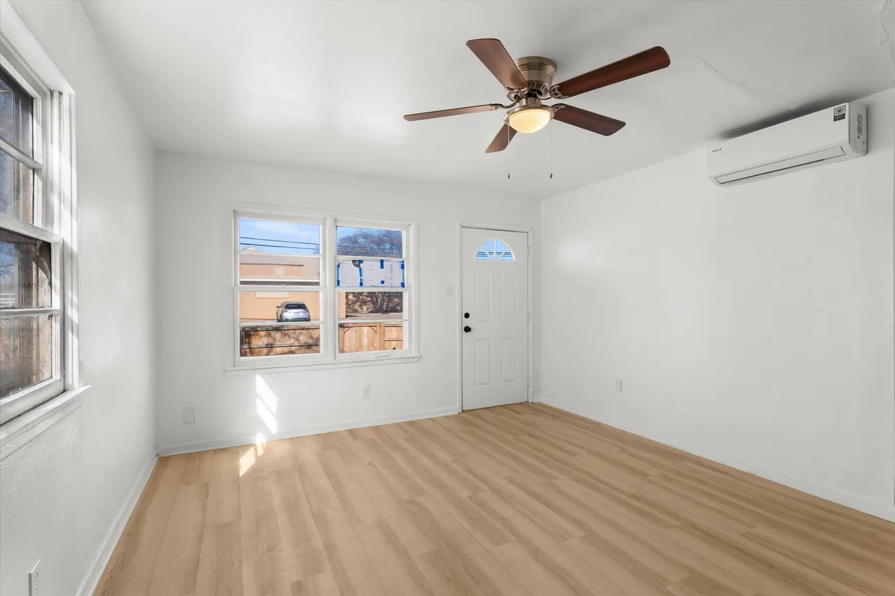 Photo 5 — 206 W 4th Street, Idalou, TX 79329