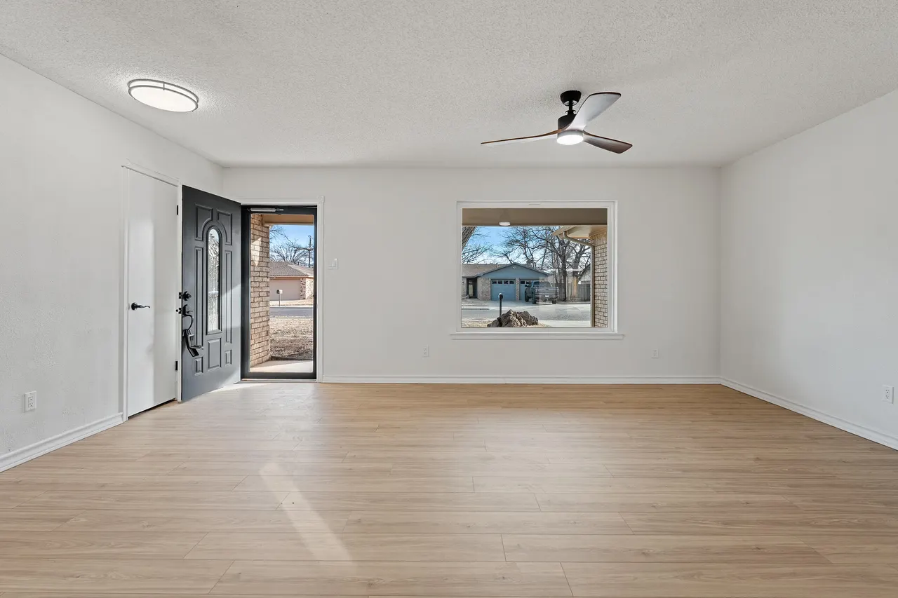 Photo 3 — 1117 15th Street, Shallowater, TX 79363