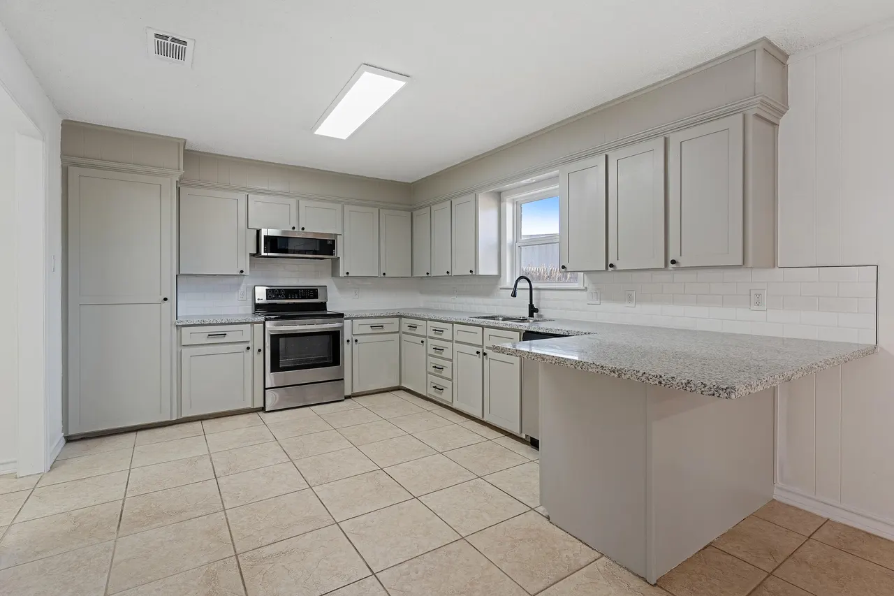 Photo 9 — 1117 15th Street, Shallowater, TX 79363