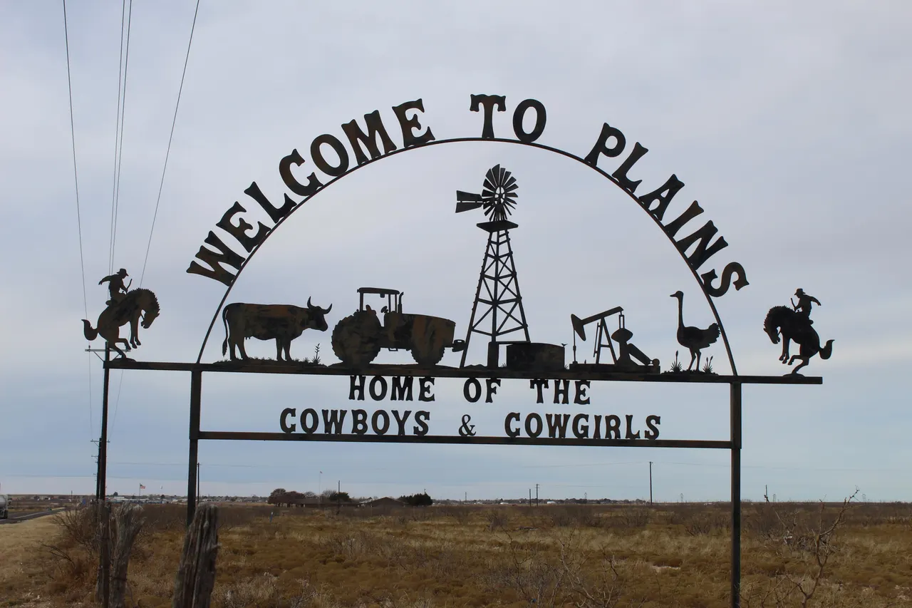 Front exterior — TX-214, Plains, TX 79355