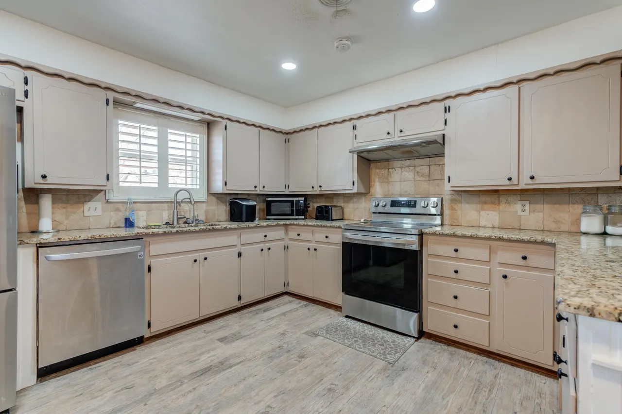 Photo 10 — 2141 71st Street, Lubbock, TX 79412