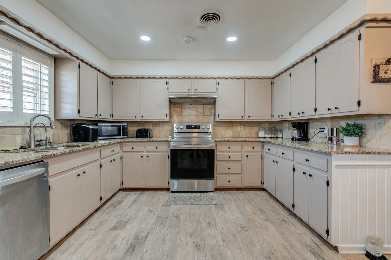Photo 11 — 2141 71st Street, Lubbock, TX 79412