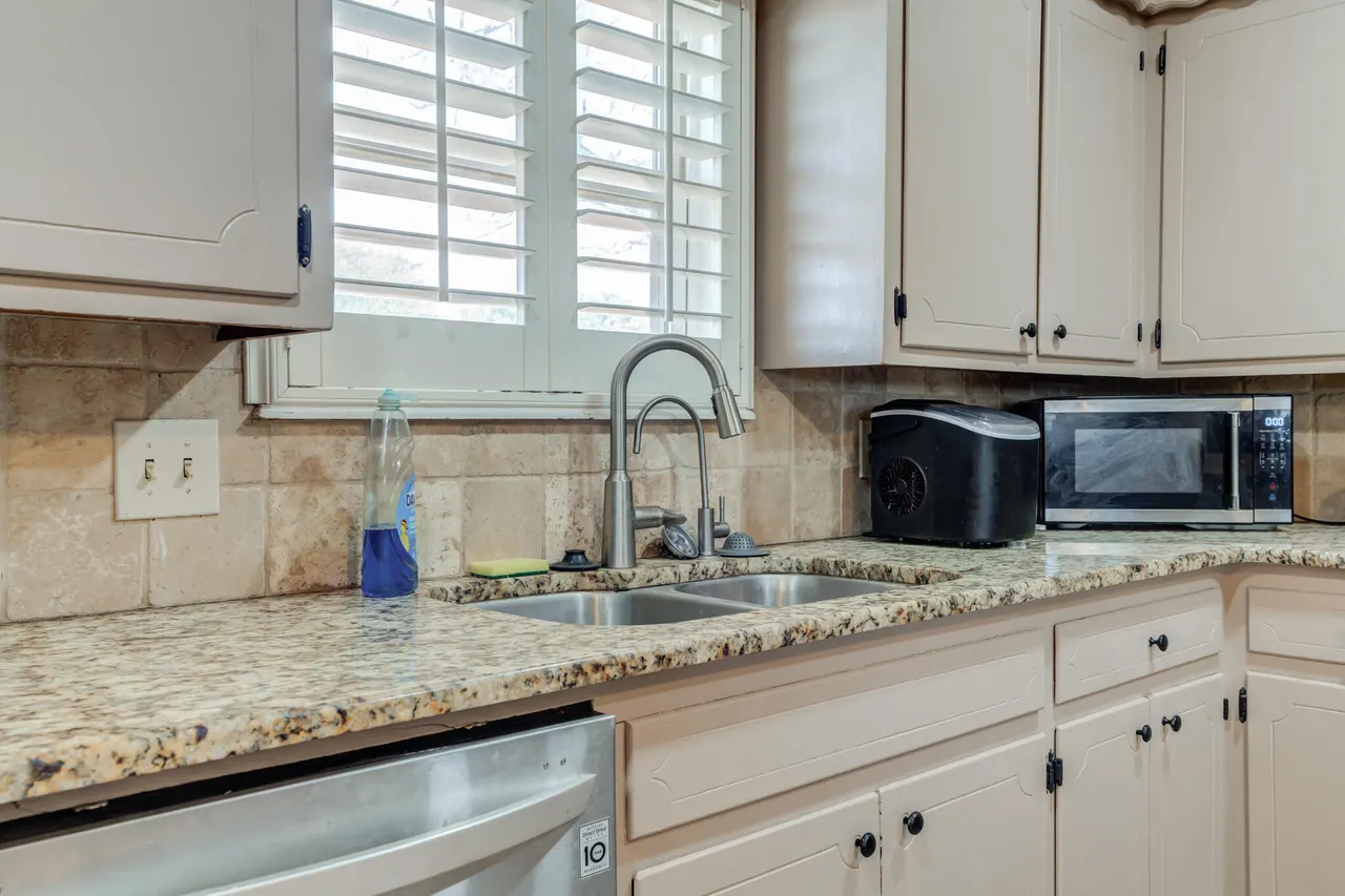 Photo 13 — 2141 71st Street, Lubbock, TX 79412