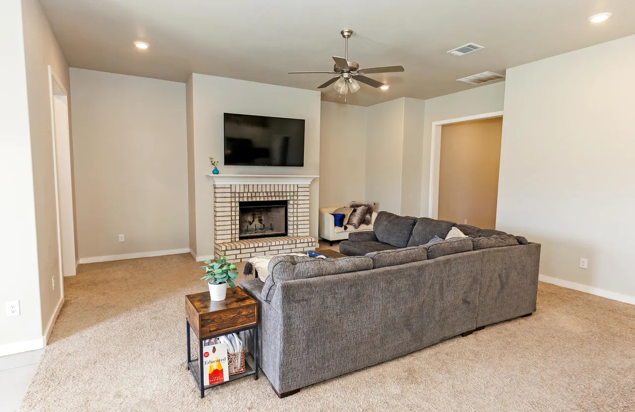 Photo 4 — 7419 29th Street, Lubbock, TX 79407