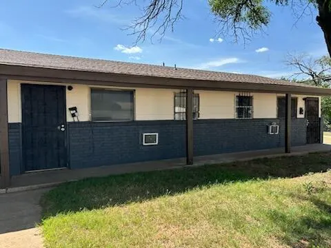 Photo 2 — 1102 42nd Street, Lubbock, TX 79412