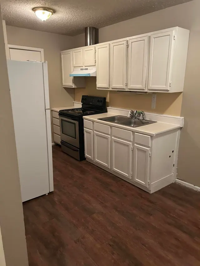 Photo 7 — 1102 42nd Street, Lubbock, TX 79412