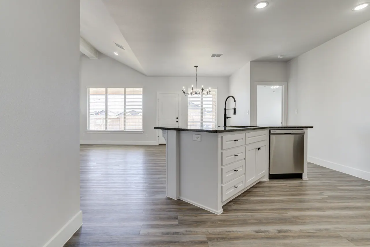 Photo 13 — 5901 Viola Avenue, Lubbock, TX 79407