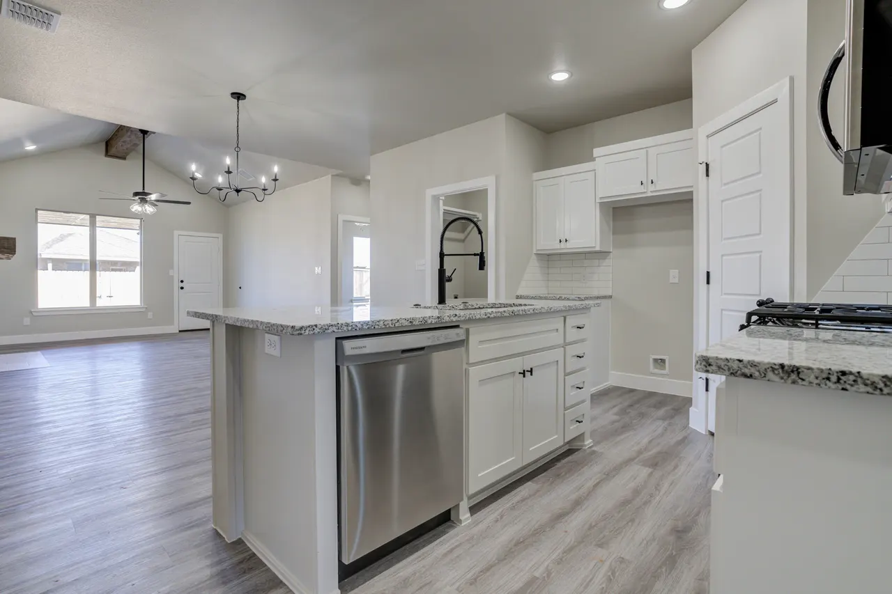 Photo 6 — 6928 12th Street, Lubbock, TX 79416