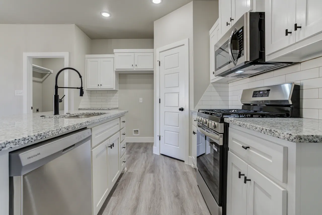Photo 7 — 6928 12th Street, Lubbock, TX 79416
