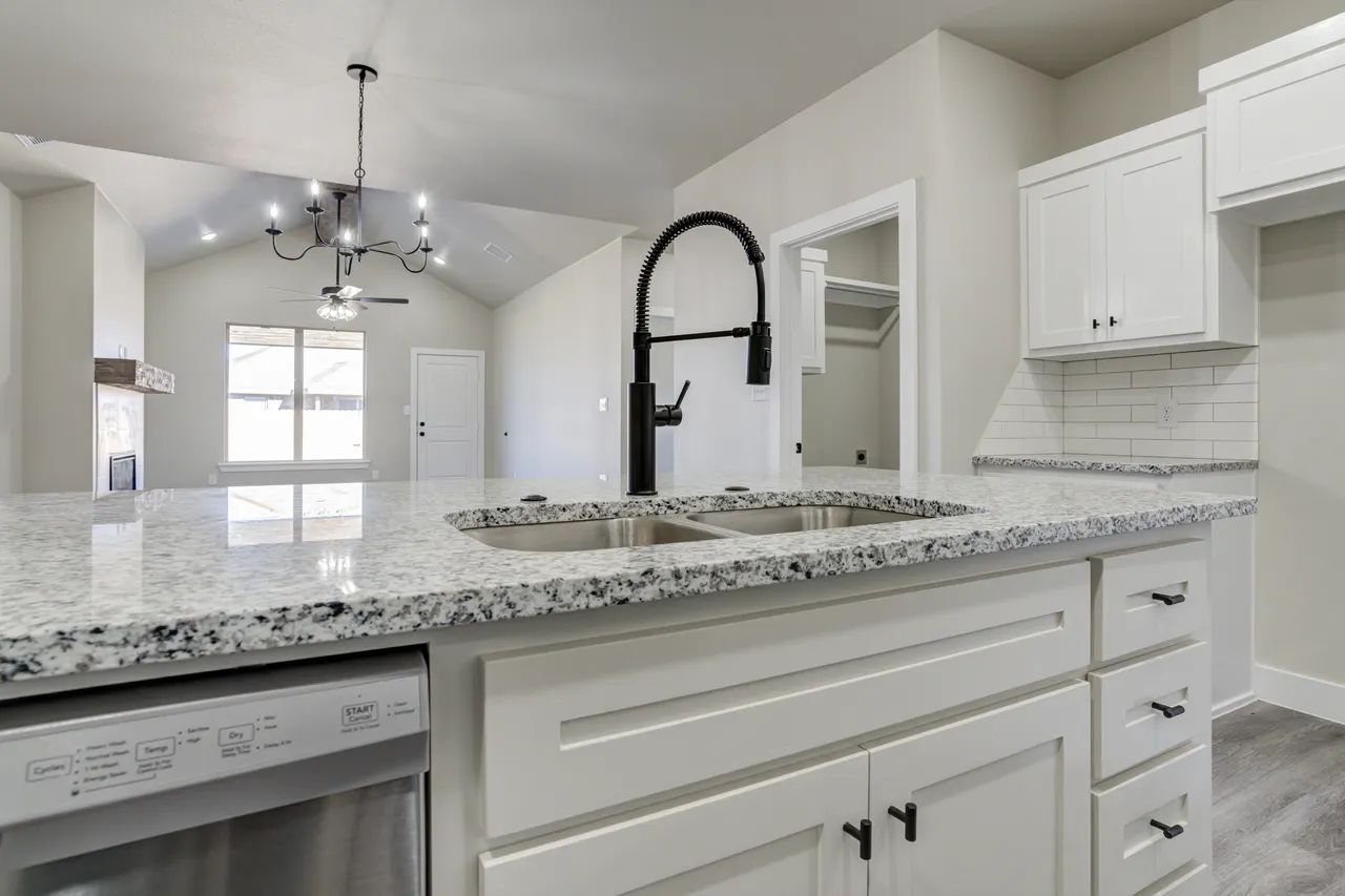 Photo 9 — 6928 12th Street, Lubbock, TX 79416