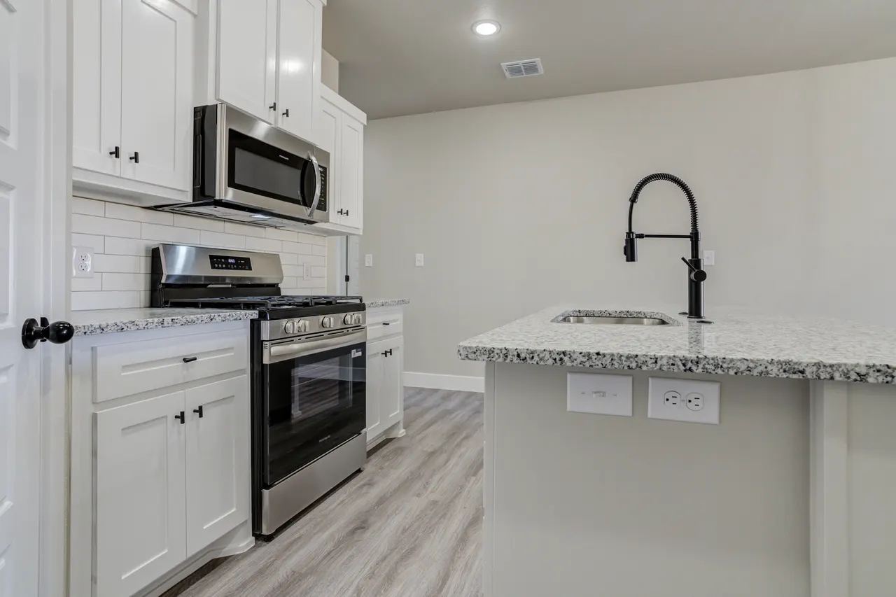 Photo 10 — 6928 12th Street, Lubbock, TX 79416