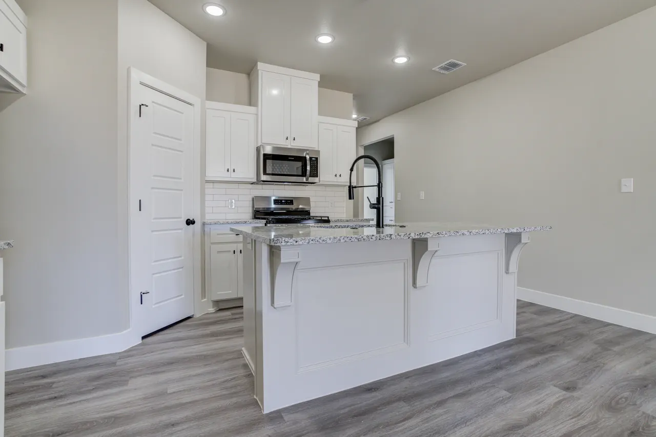 Photo 11 — 6928 12th Street, Lubbock, TX 79416