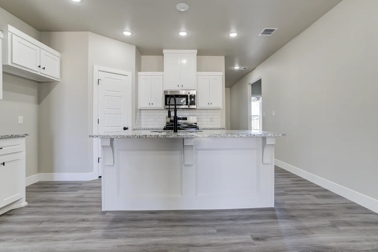 Photo 12 — 6928 12th Street, Lubbock, TX 79416