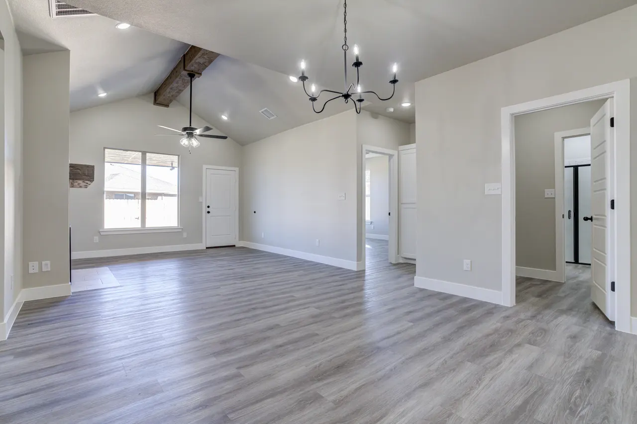 Photo 14 — 6928 12th Street, Lubbock, TX 79416