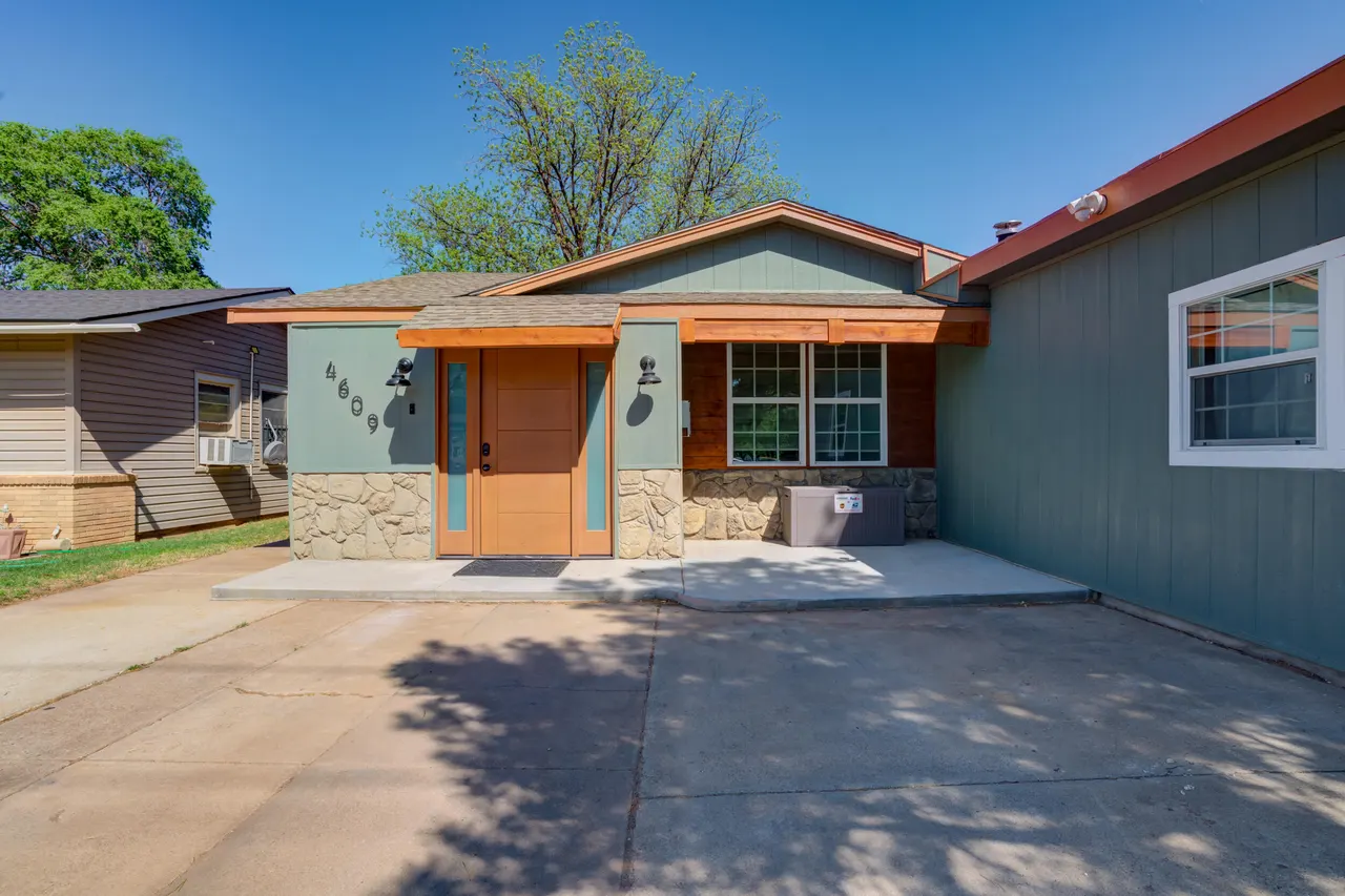 Photo 6 — 4609 Elgin Avenue, Lubbock, TX 79413