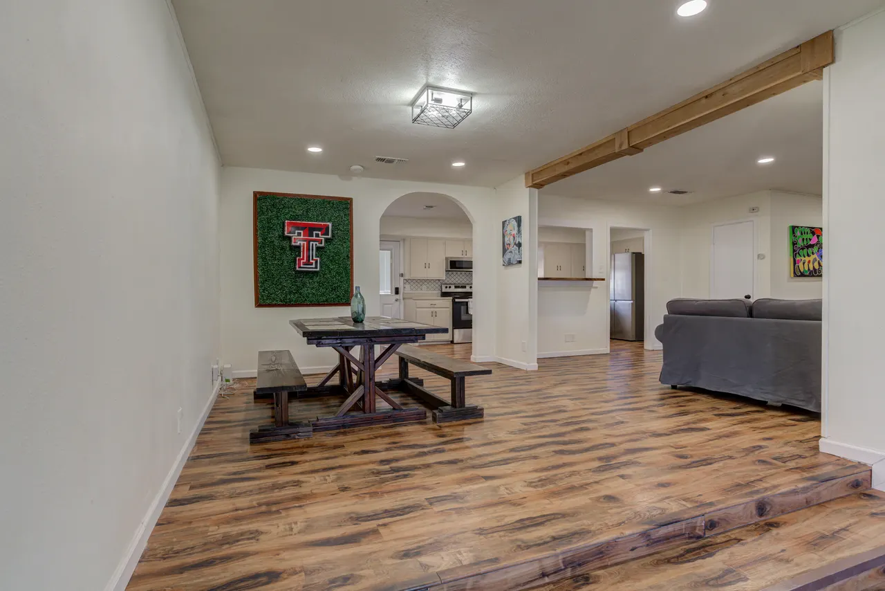 Photo 8 — 4609 Elgin Avenue, Lubbock, TX 79413