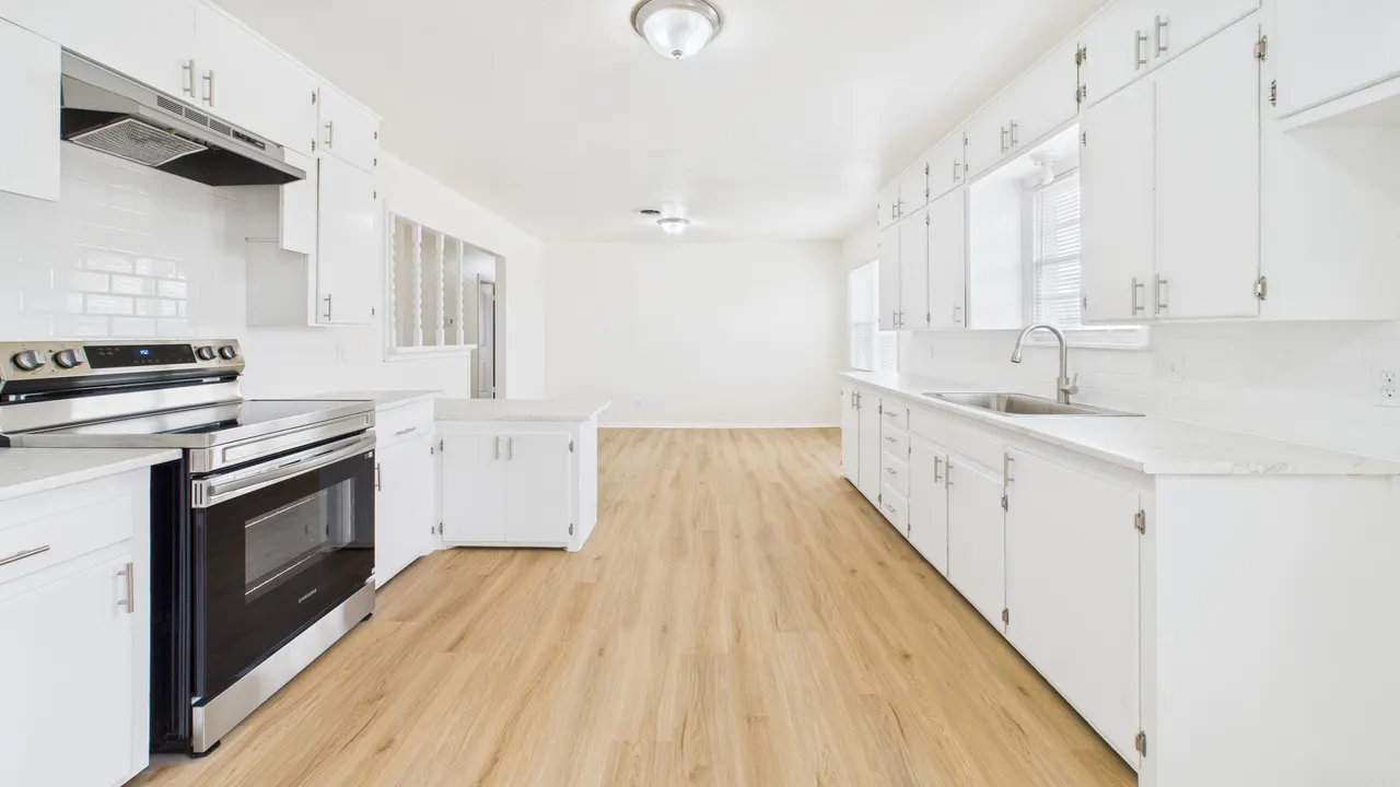 Photo 3 — 615 N Hudson Avenue, Lubbock, TX 79415
