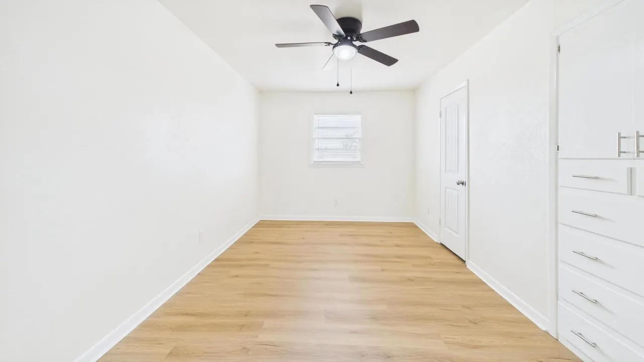 Photo 13 — 615 N Hudson Avenue, Lubbock, TX 79415