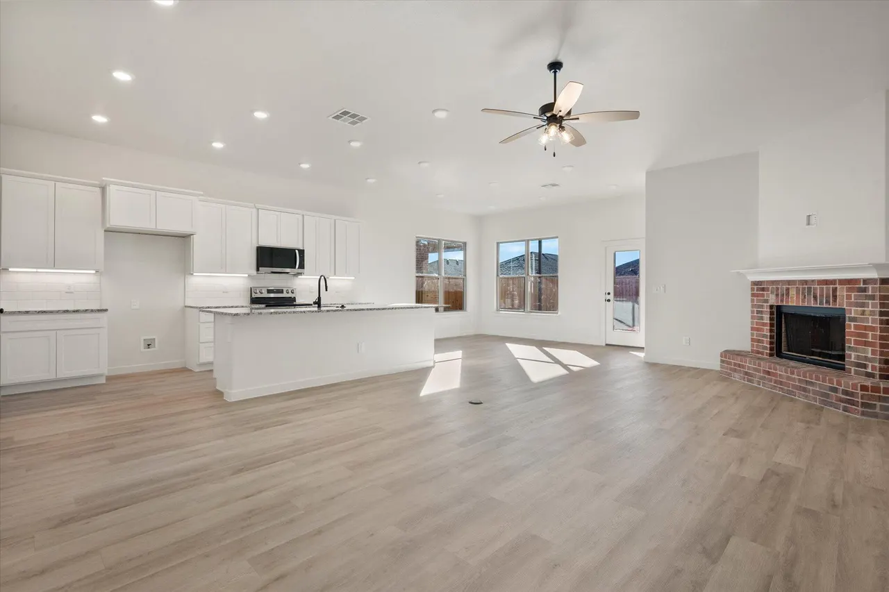 Photo 3 — 709 E 30th Street, Wolfforth, TX 79382