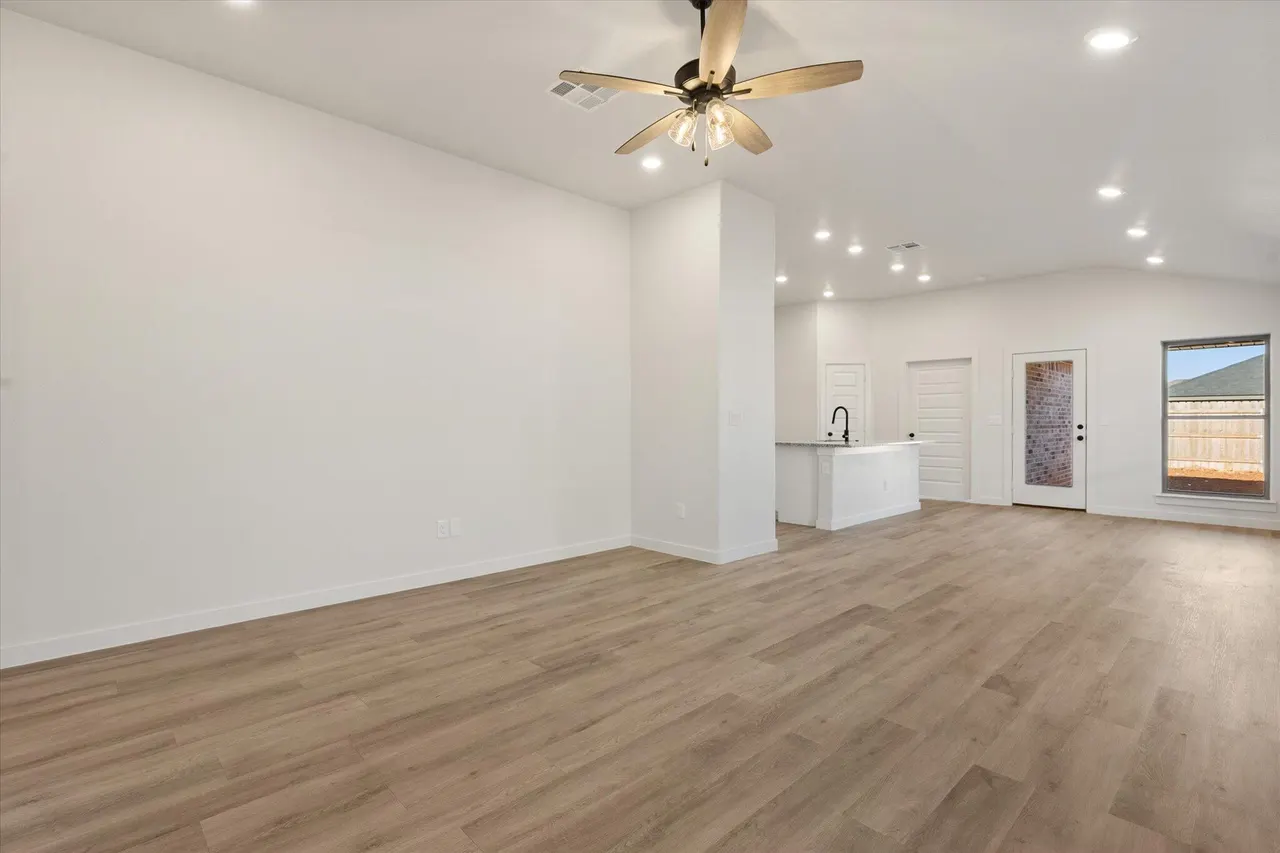 Photo 4 — 2413 Aberdeen Avenue, Wolfforth, TX 79382