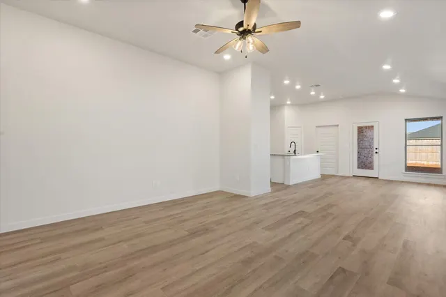 Photo 4 — 2413 Aberdeen Avenue, Wolfforth, TX 79382