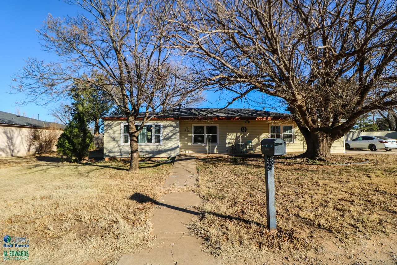 Photo 3 — 507 Boesen Street, Sudan, TX 79371