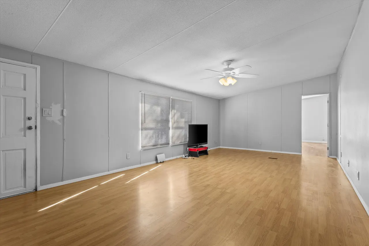 Photo 5 — 9909 N Chester Avenue, Lubbock, TX 79415