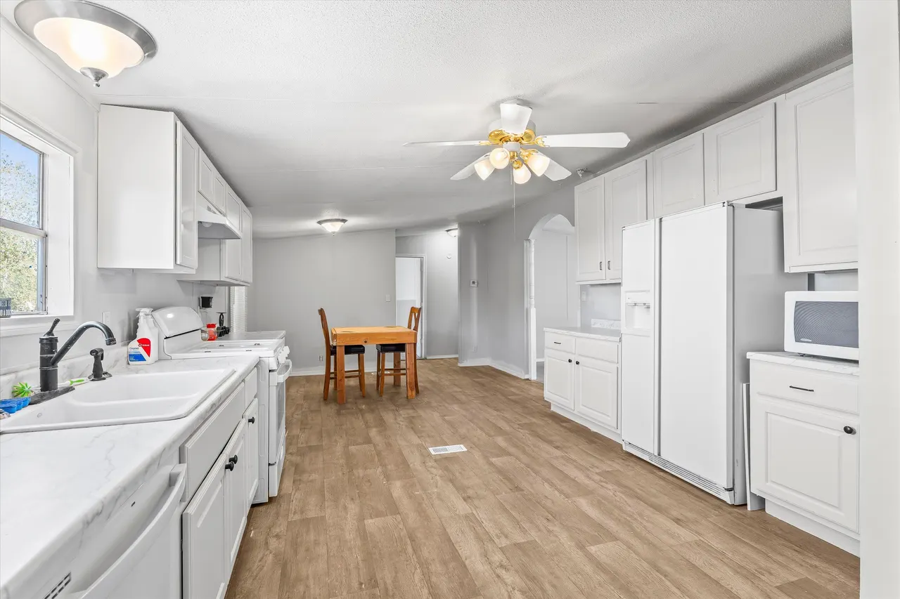 Photo 11 — 9909 N Chester Avenue, Lubbock, TX 79415