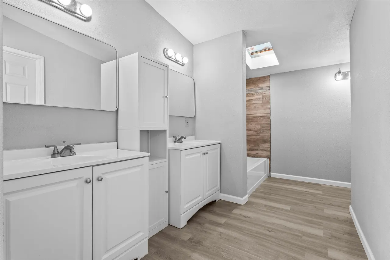 Photo 16 — 9909 N Chester Avenue, Lubbock, TX 79415