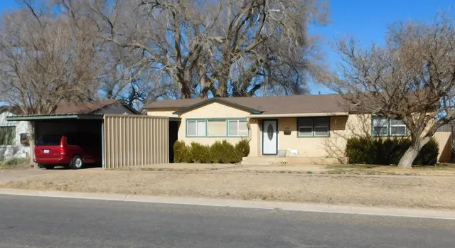 Front exterior — 1722 W Avenue B, Muleshoe, TX 79347